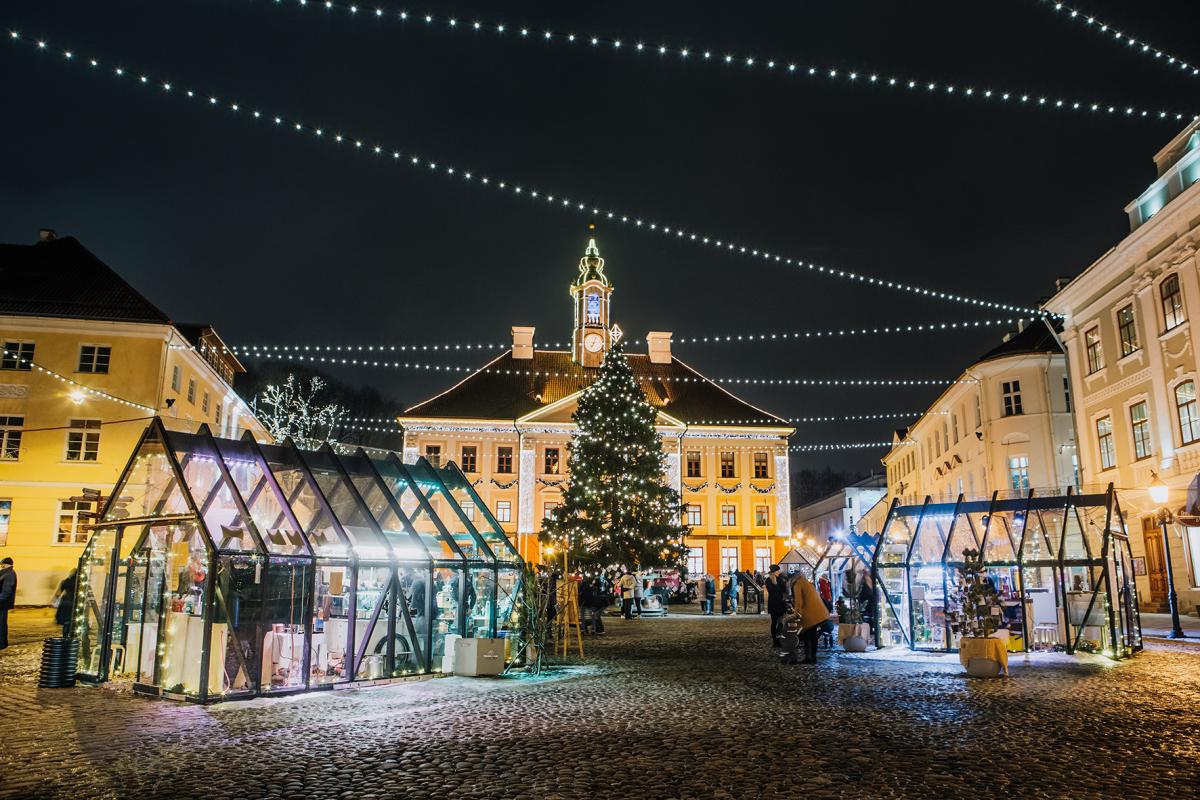 Parque de diversões de Natal na Praça da Câmara Municipal de Tartu, Kiur Kaasik